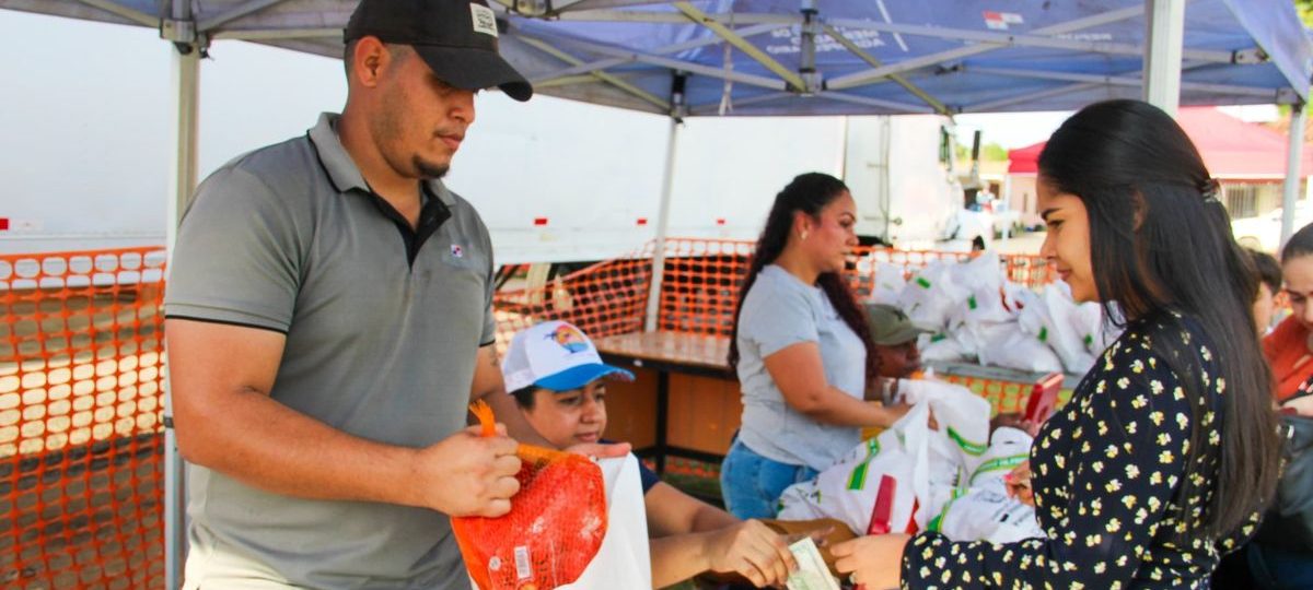 Tres provincias inician Naviferias con largas filas matutinas
